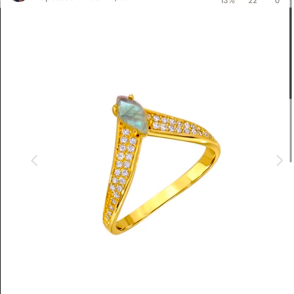 Lili Claspe Ring Bella V Ring Pave, Labradorite